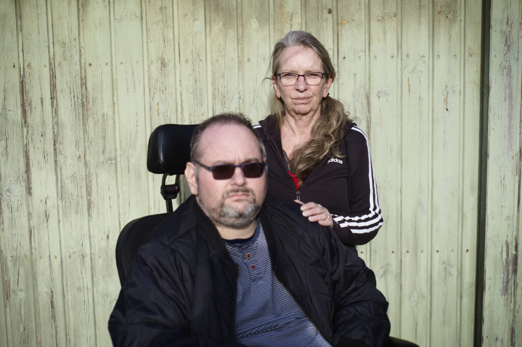 Jimmi Poulsen og handicaphjælper Lisbeth Holk Meier.